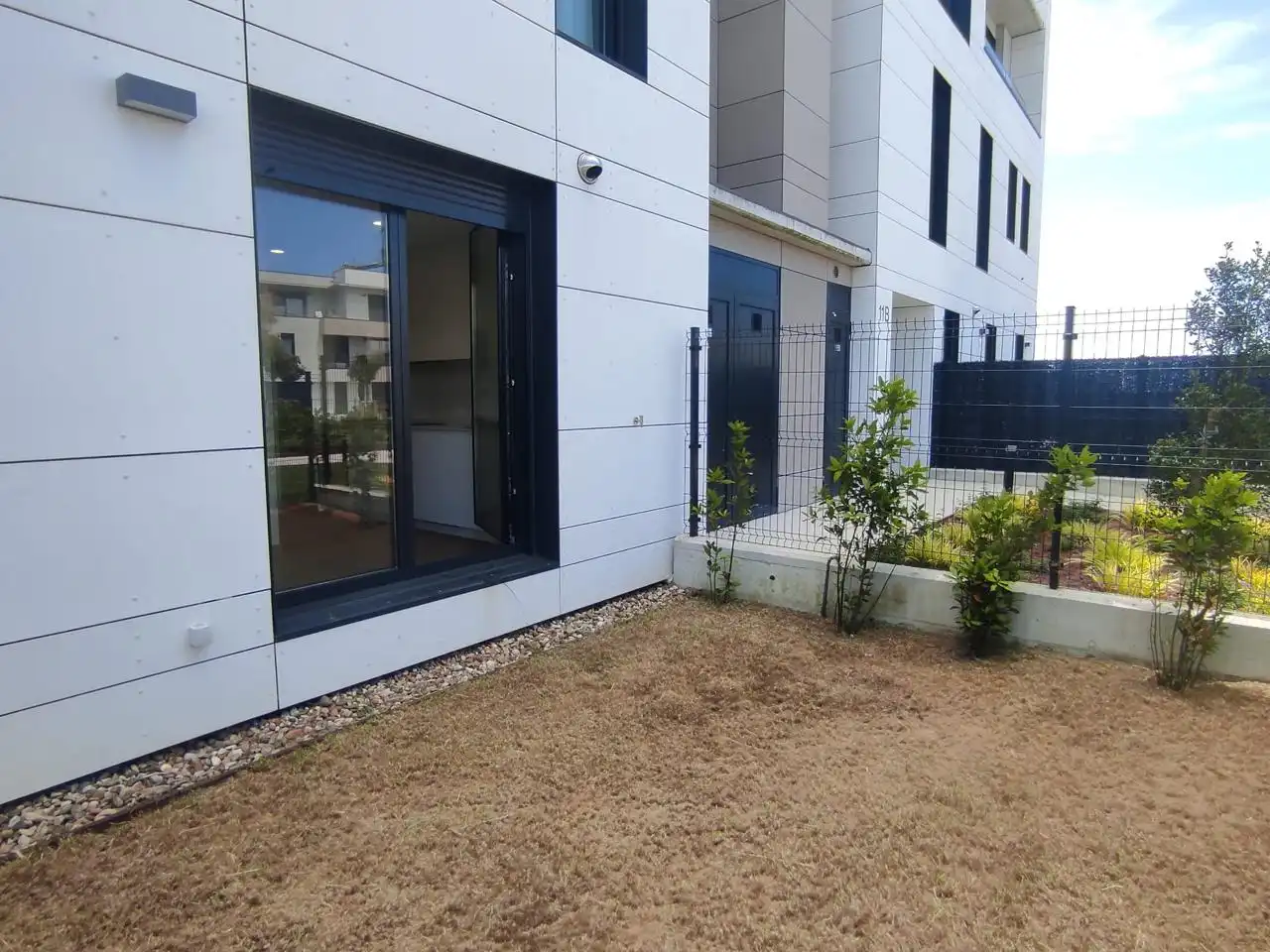 Vista exterior de Planta baja de alquiler en Santander con Calefacción, Jardín privado y Parquet