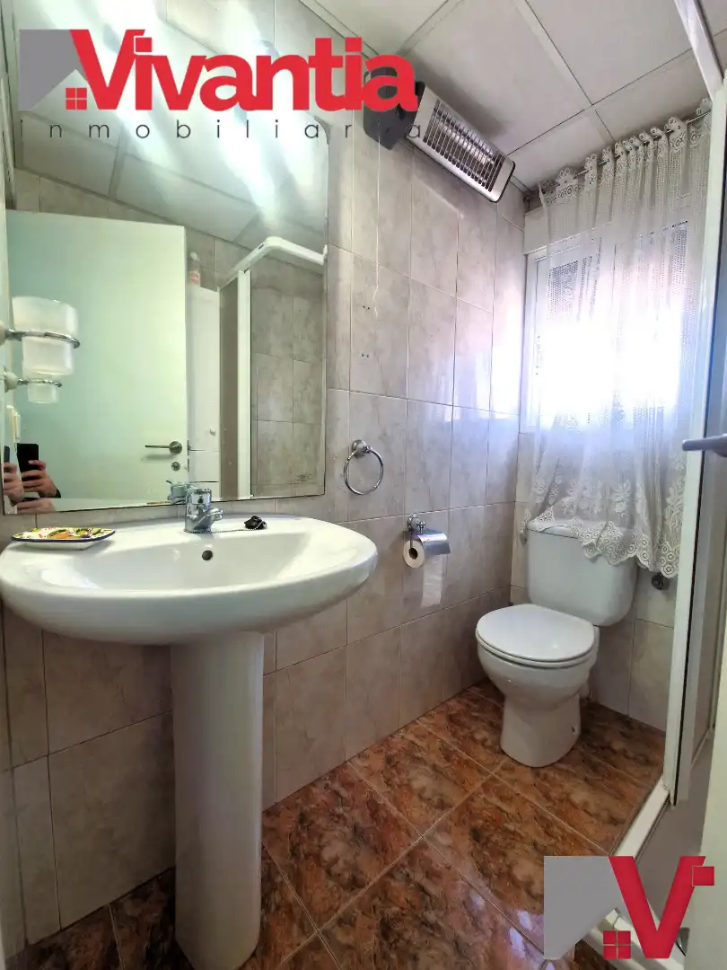Badezimmer von Einfamilien-Reihenhaus zum Verkauf in Águilas mit Klimaanlage, Terrasse und Abstellraum