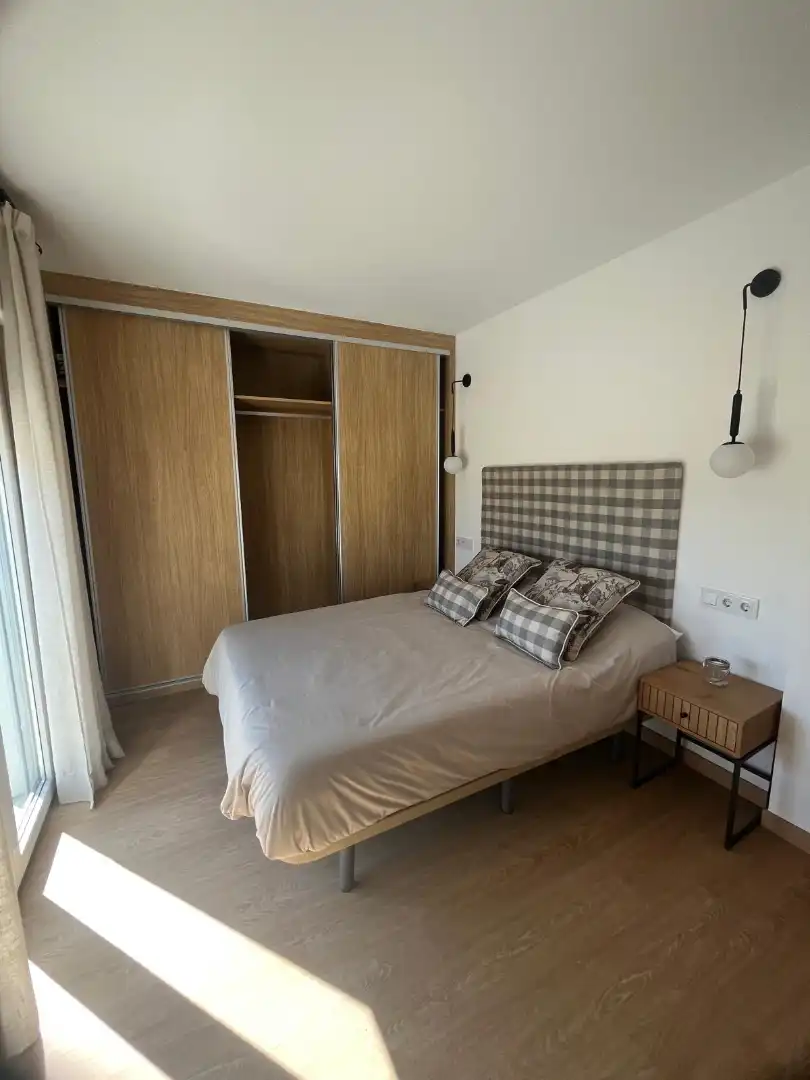 Habitación de Casa adosada en venta en Coria del Río con Aire acondicionado, Jardín privado y Terraza