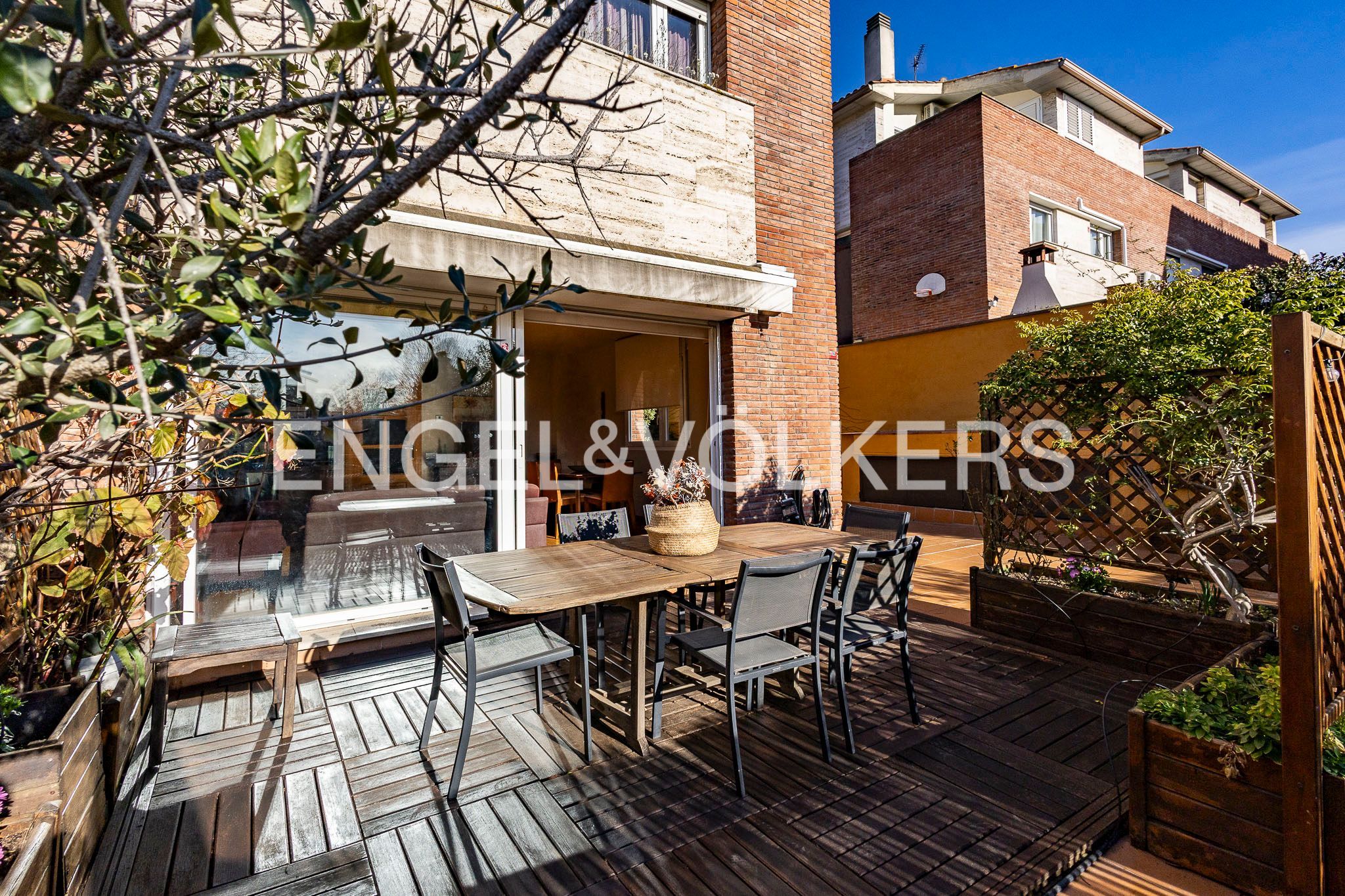 Terrassa de Casa adosada en venda en Cerdanyola del Vallès amb Aire condicionat, Calefacció i Jardí privat