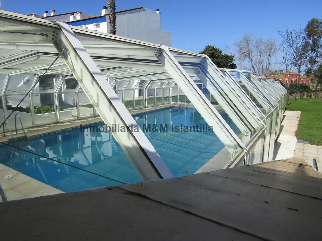 Piscina de Casa adosada en venta en Islantilla con Terraza, Trastero y Amueblado