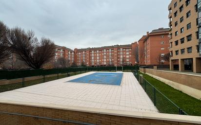 Piscina de Pis en venda en  Madrid Capital amb Aire condicionat, Calefacció i Jardí privat