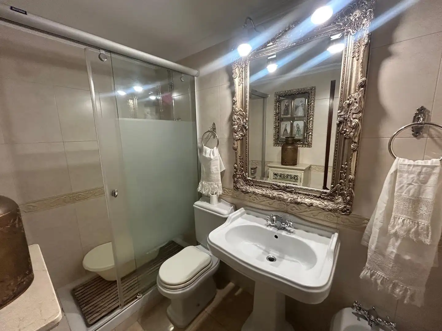 Bathroom of Flat for sale in Sevilla  with Air Conditioner and Private garden