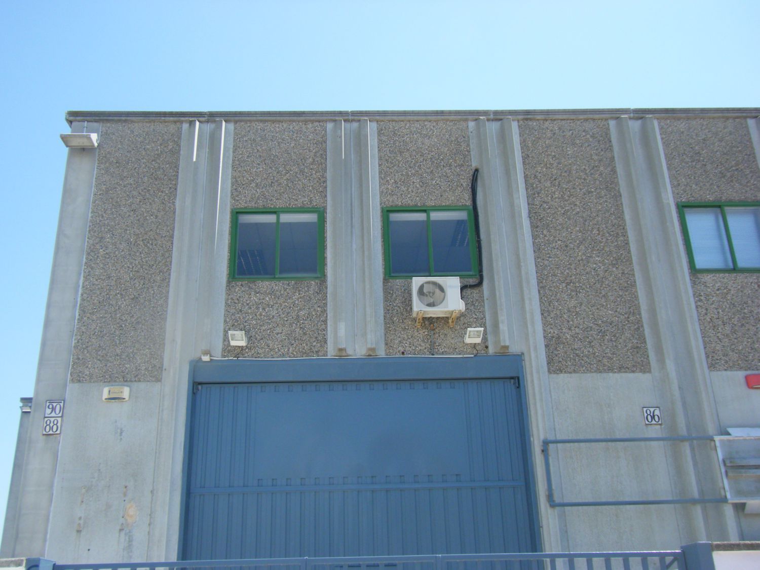 Vista exterior de Nau industrial de lloguer en Esparreguera