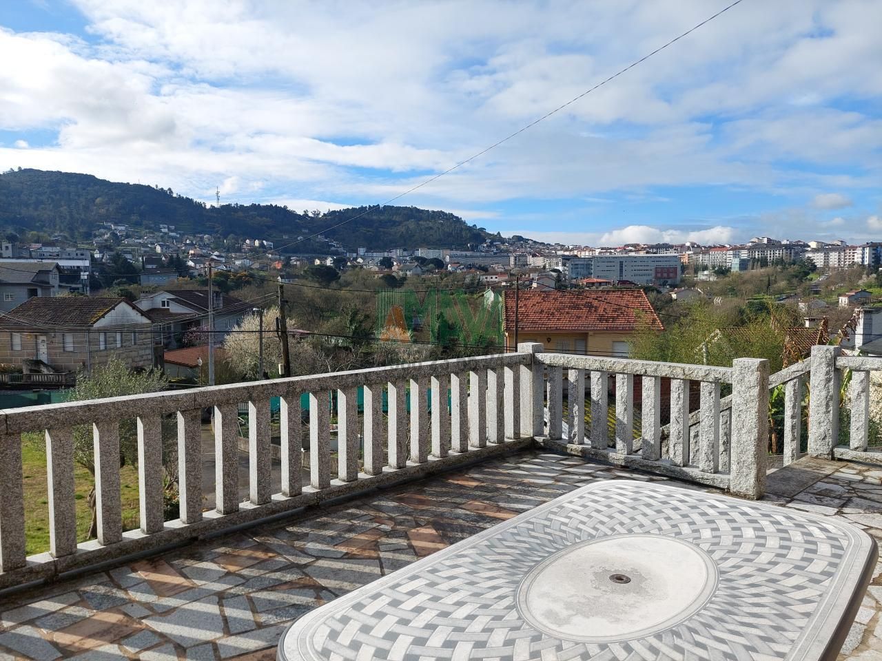 Terrassa de Casa o xalet en venda en Ourense Capital  amb Calefacció, Jardí privat i Parquet