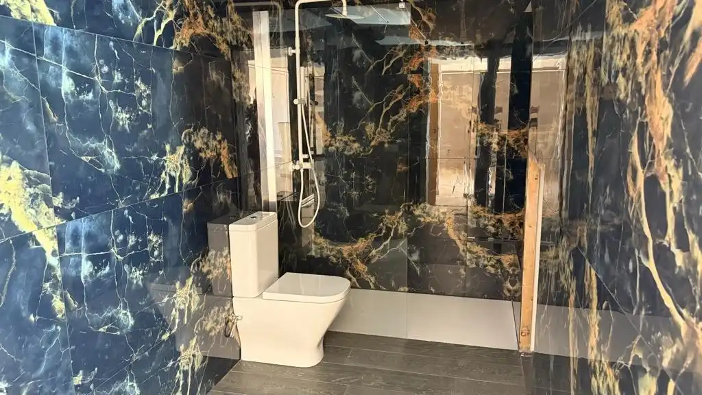 Bathroom of Attic for sale in Deltebre  with Air Conditioner, Terrace and Storage room