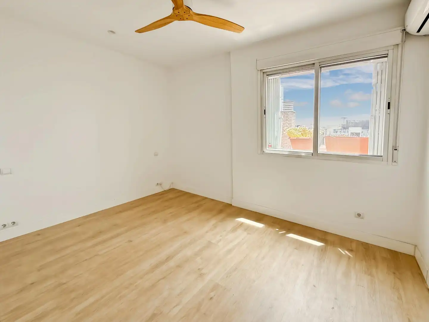 Habitación de Ático de alquiler en Madrid con Aire acondicionado, Calefacción y Terraza