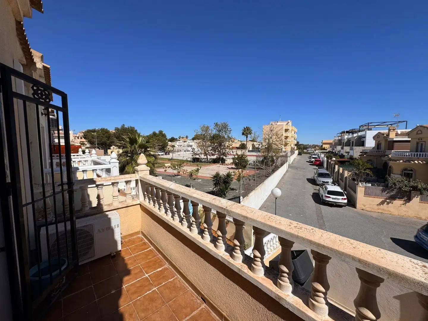 Vista exterior de Finca rústica en venda en Orihuela amb Calefacció, Terrassa i Traster