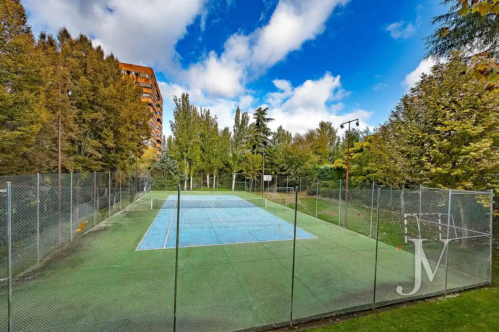 Jardín de Piso en venta en Madrid con Calefacción, Terraza y Piscina comunitaria