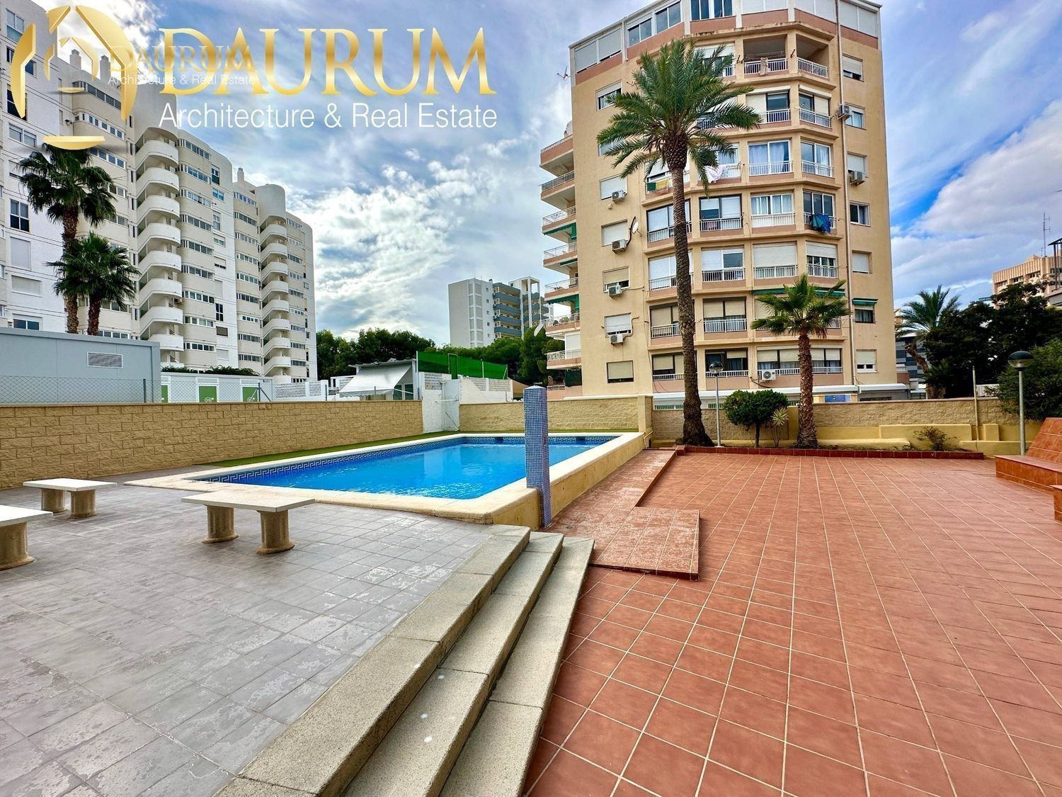 Vista exterior de Piso en venta en Alicante / Alacant con Aire acondicionado, Terraza y Piscina