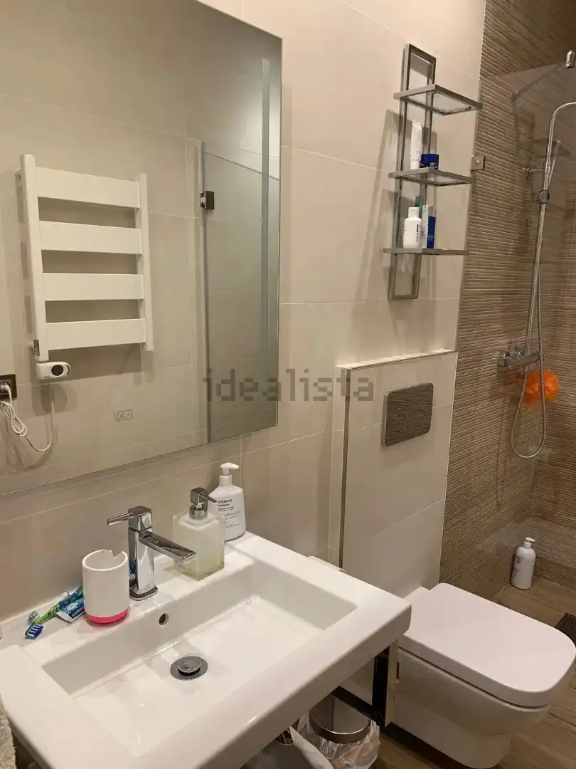 Bany de Casa o xalet de lloguer en Madrid amb Aire condicionat, Calefacció i Jardí privat