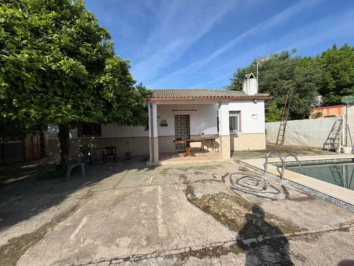 Vista exterior de Casa o xalet en venda en Córdoba amb Aire condicionat, Jardí privat i Piscina