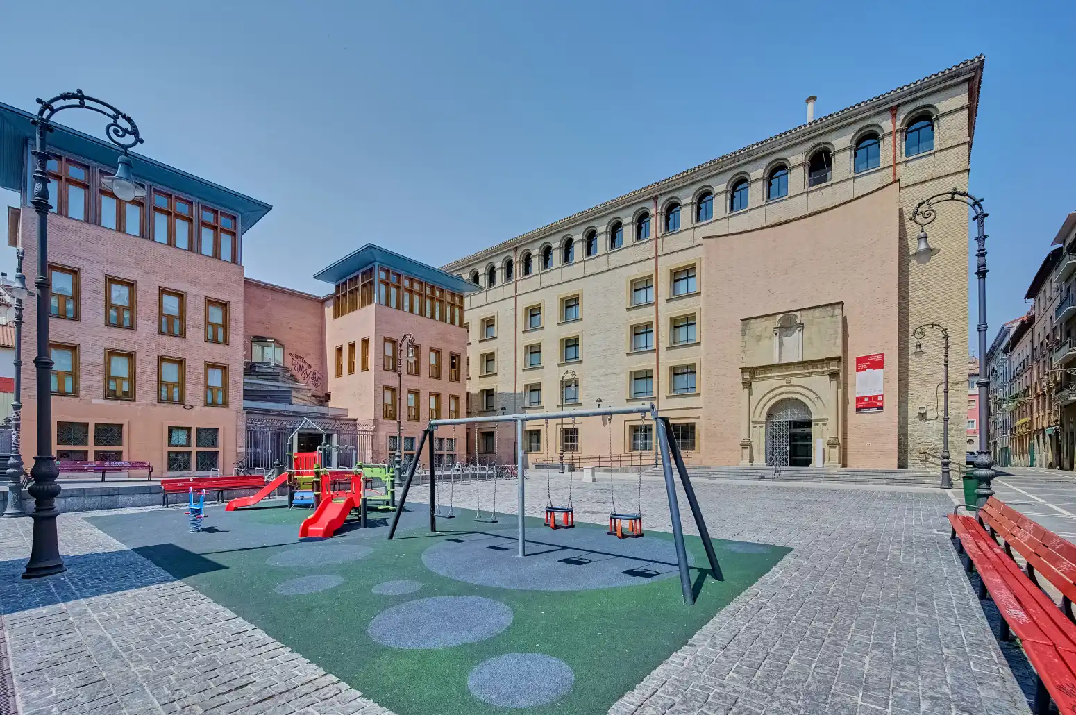 Vista exterior de Ático en venta en  Pamplona / Iruña con Calefacción, Parquet y Balcón
