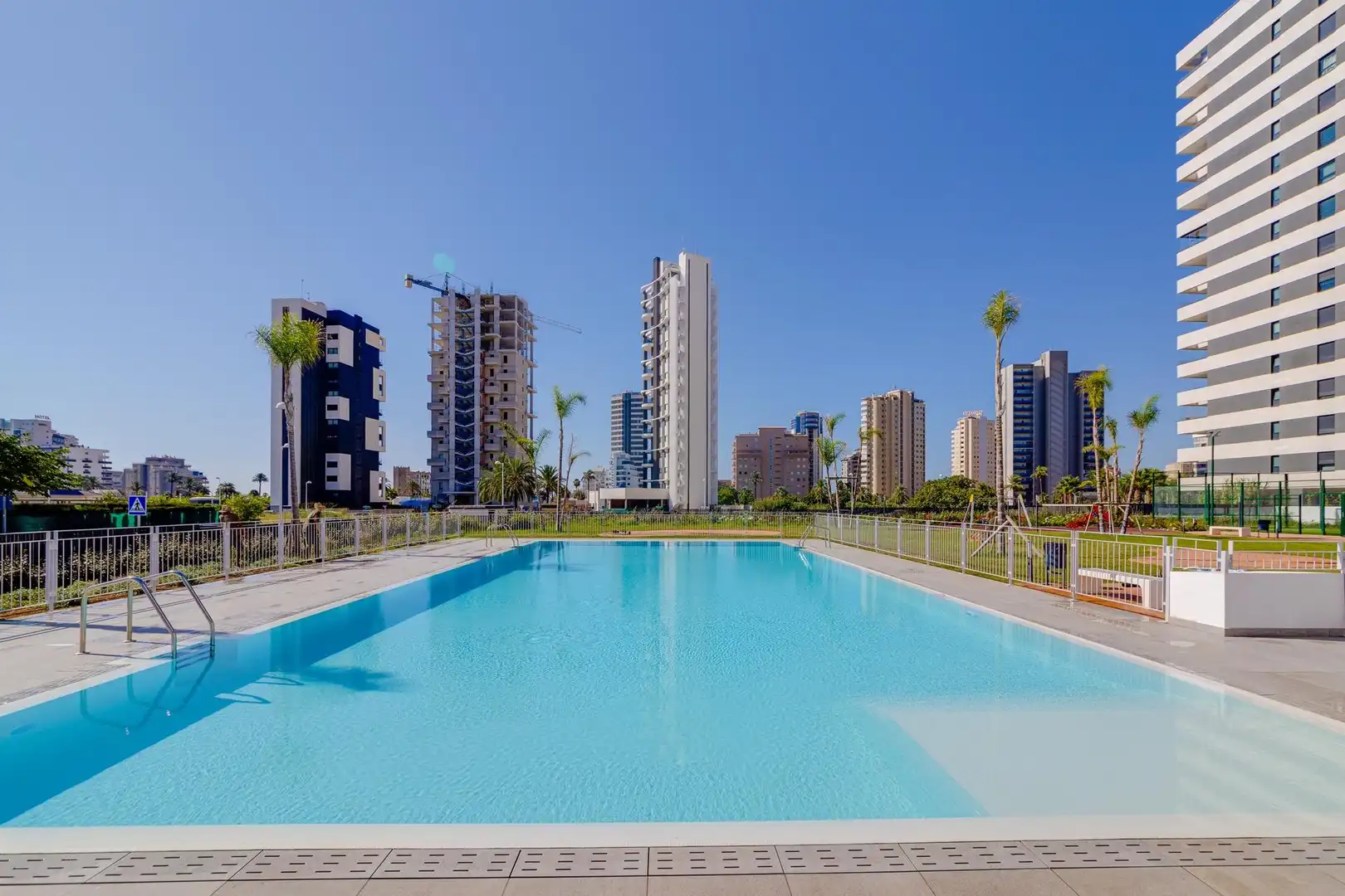 Piscina de Apartamento en venta en Calpe / Calp con Aire acondicionado, Calefacción y Jardín privado