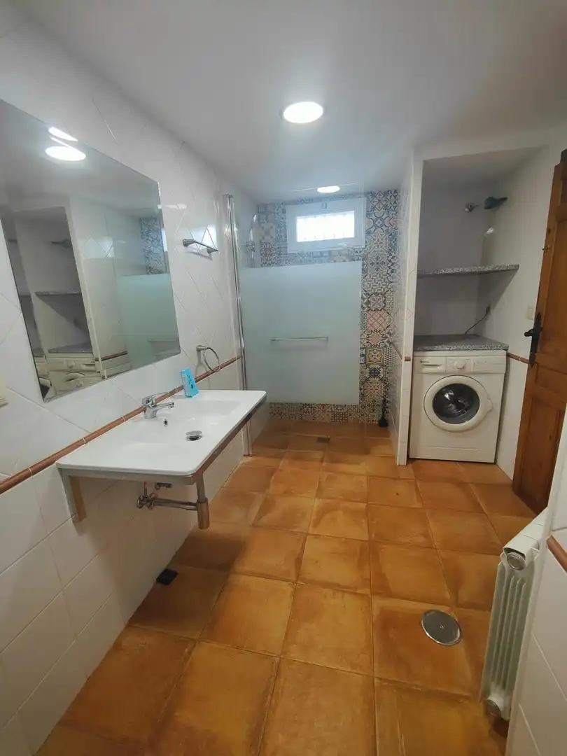 Baño de Casa o chalet de alquiler en Granada con Calefacción, Jardín privado y Terraza