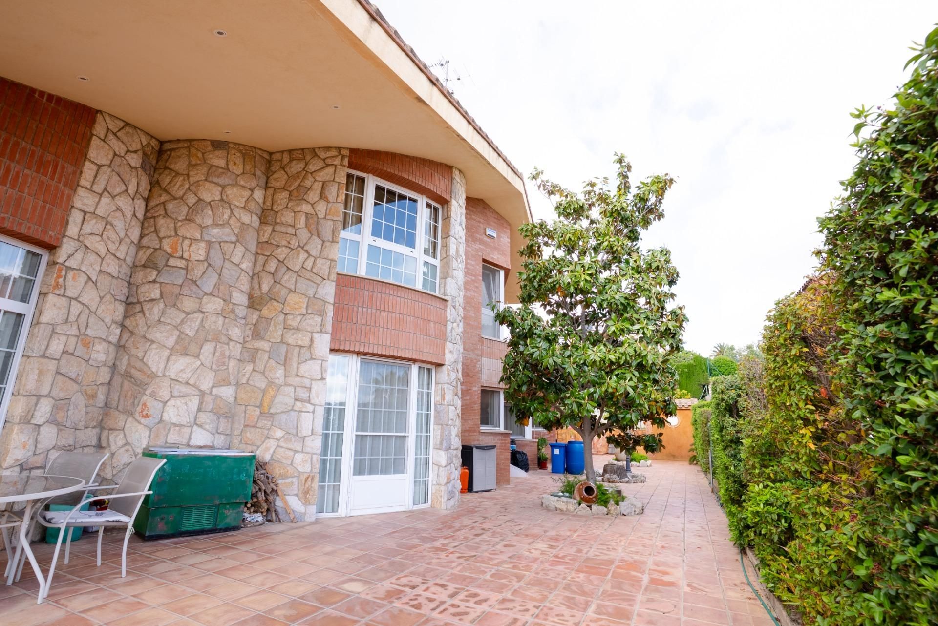 Vista exterior de Casa o xalet en venda en Castellvell del Camp amb Aire condicionat, Calefacció i Jardí privat