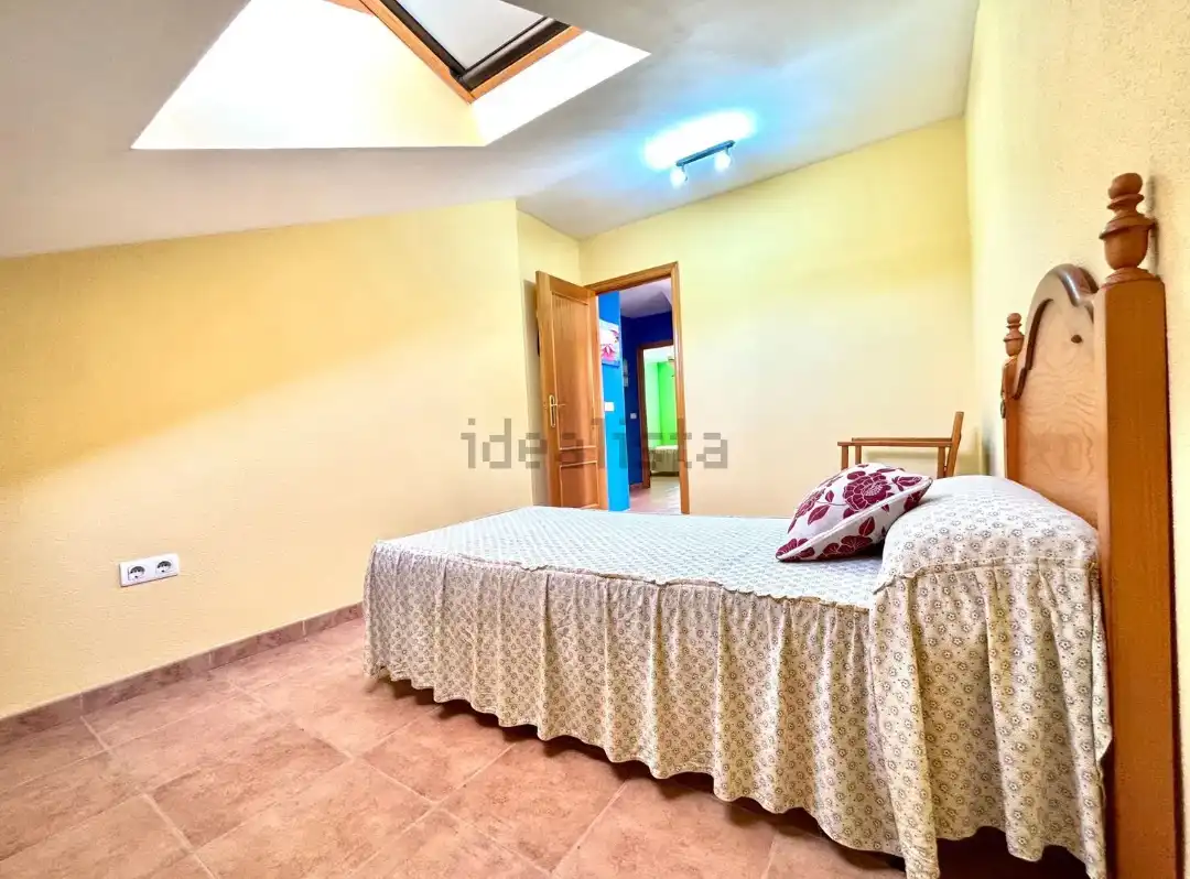 Habitación de Casa adosada en venta en Sagunto / Sagunt con Aire acondicionado, Calefacción y Jardín privado