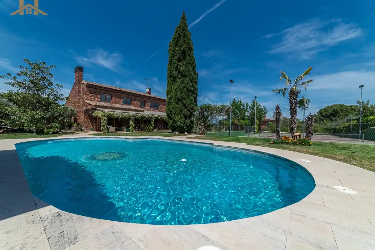 Piscina de Casa o xalet en venda en Boadilla del Monte amb Calefacció, Jardí privat i Parquet