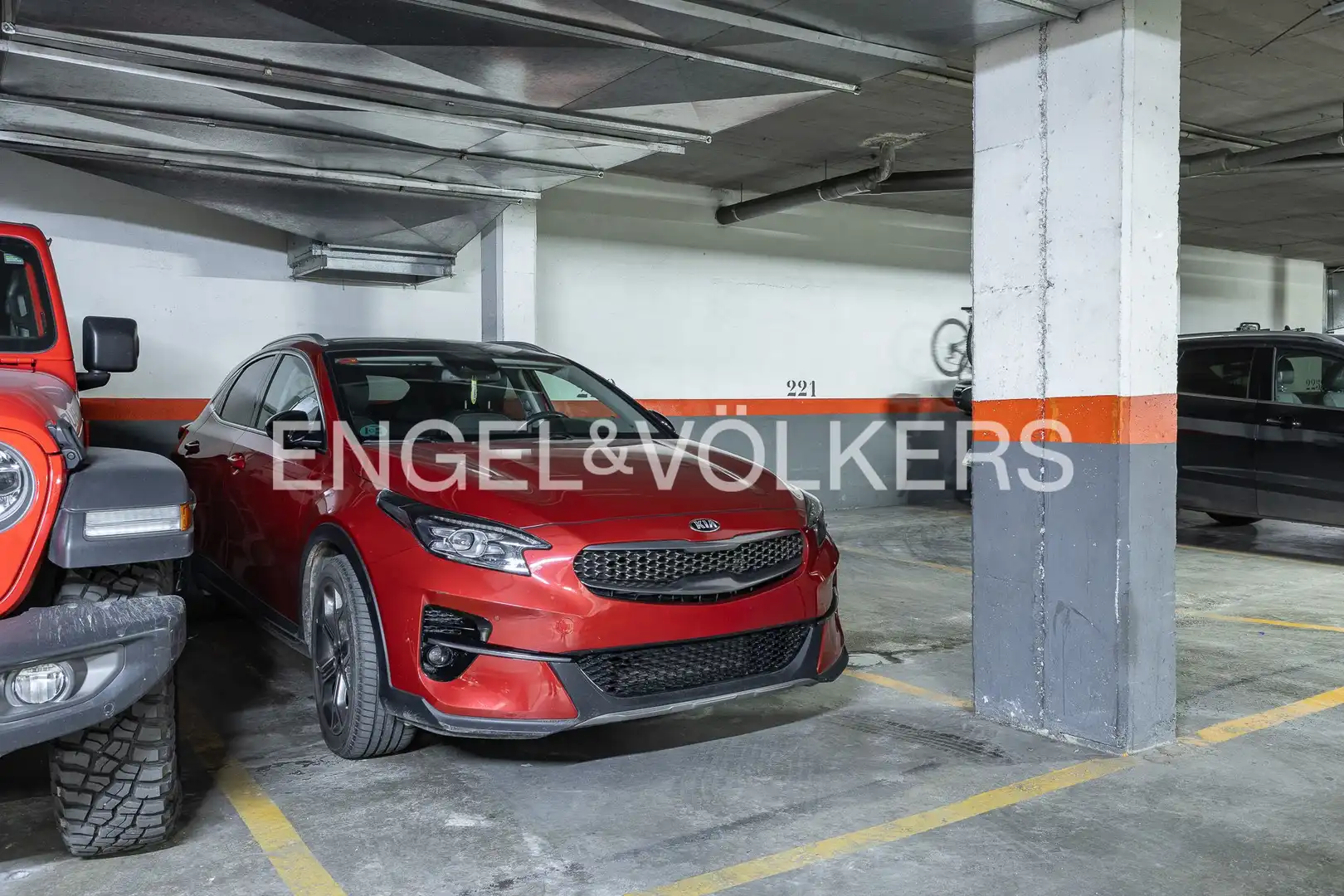 Parking de Piso en venta en Badalona con Aire acondicionado, Calefacción y Terraza