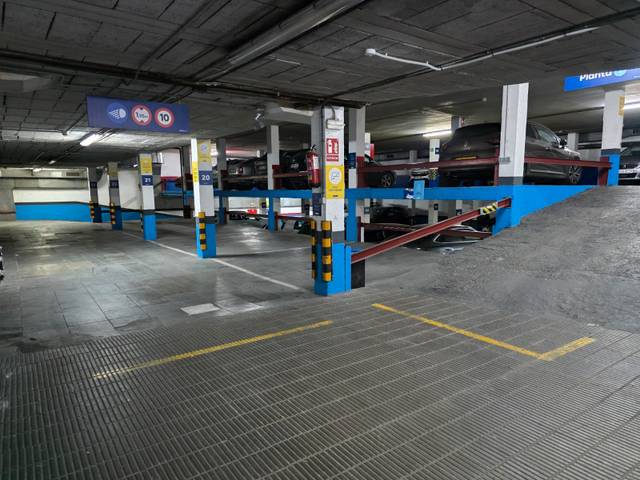 Garaje en Alquiler en Carrer de Vila i Vilà, 50 en El Poble Sec - Parc de Montjuïc