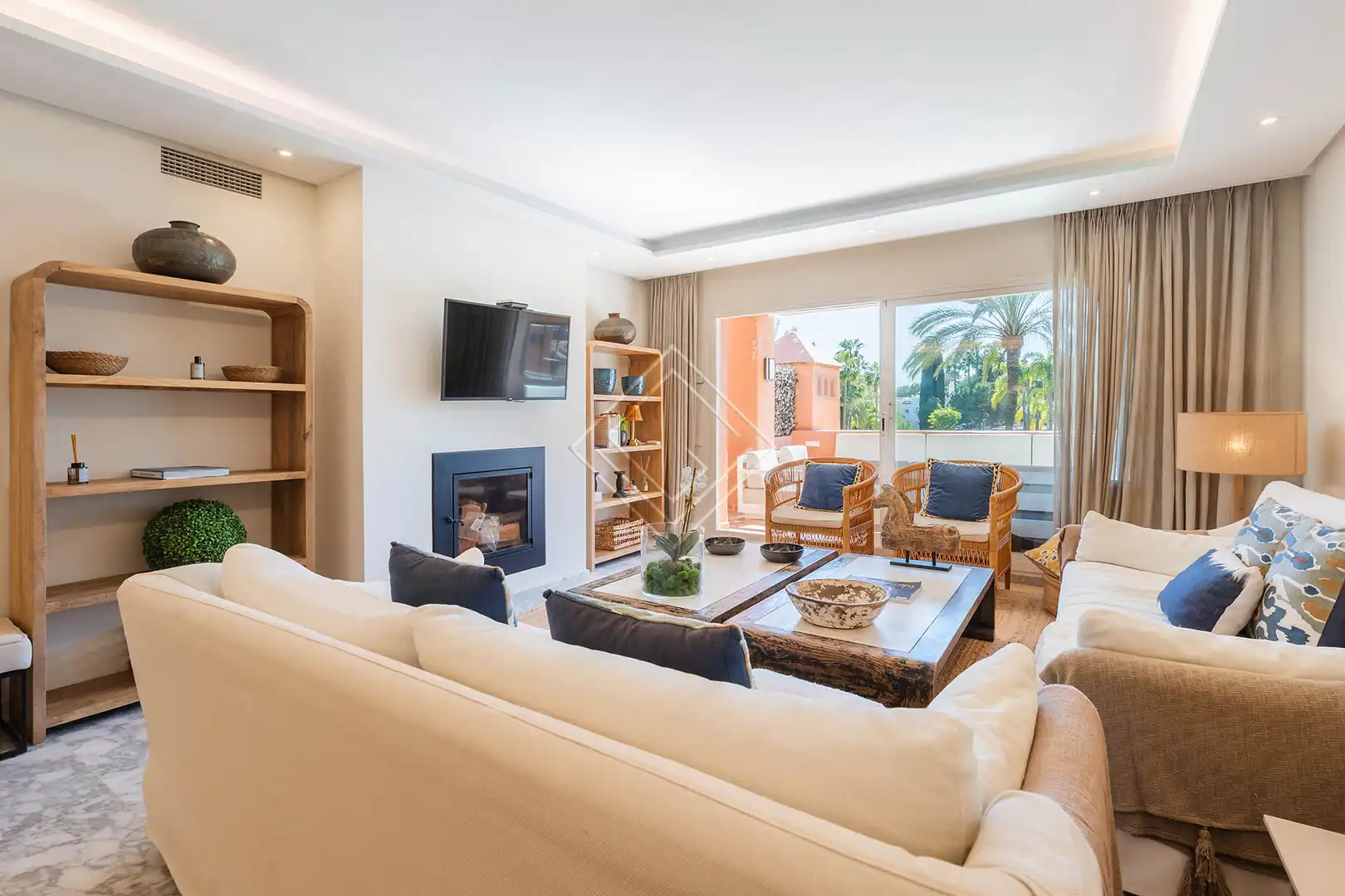 Sala d'estar de Àtic en venda en Estepona amb Aire condicionat, Terrassa i Moblat