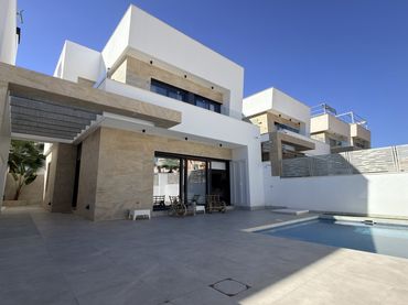 Casa con piscina en venta en Orihuela Costa