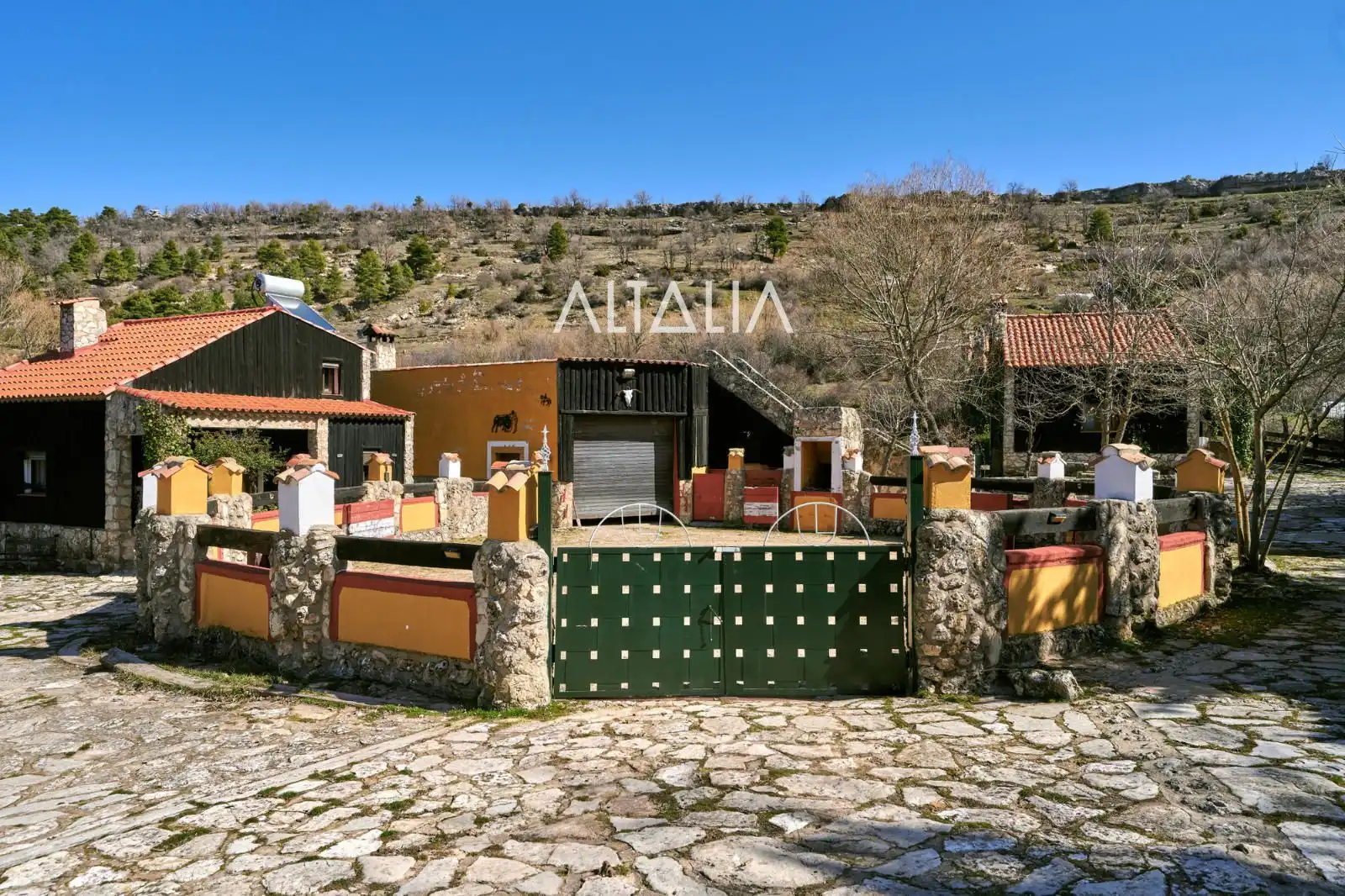 Buildings for sale in Las Majadas  