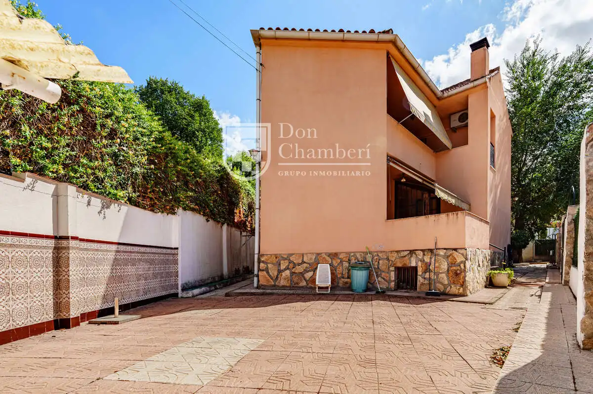 Exterior view of Houses for sale in Aranjuez  with Heating, Private garden and Terrace