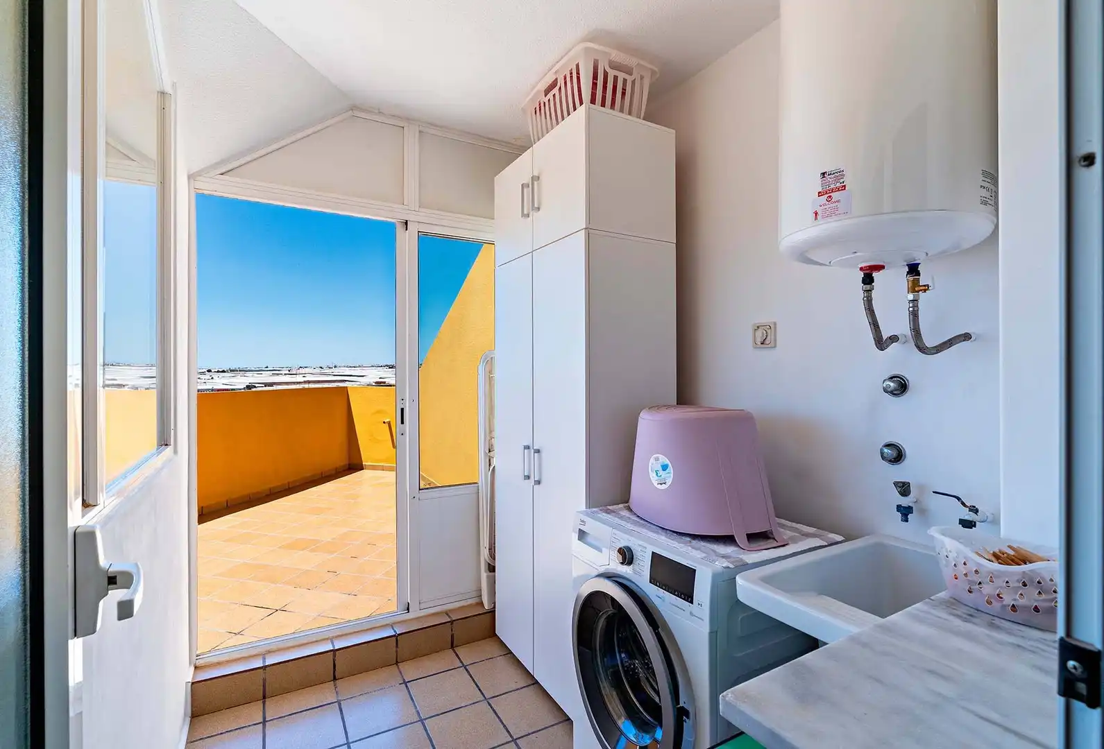 Balcony of Flat for sale in Roquetas de Mar  with Air Conditioner, Parquet flooring and Terrace