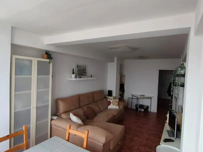 Sala d'estar de Pis de lloguer en Oleiros amb Calefacció, Moblat i Forn
