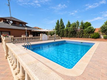 Xalet amb piscina en venda a Recas