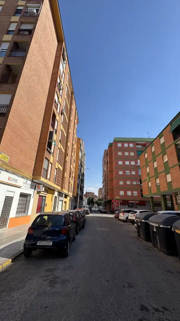 Vista exterior de Pis en venda en Badajoz amb Balcó