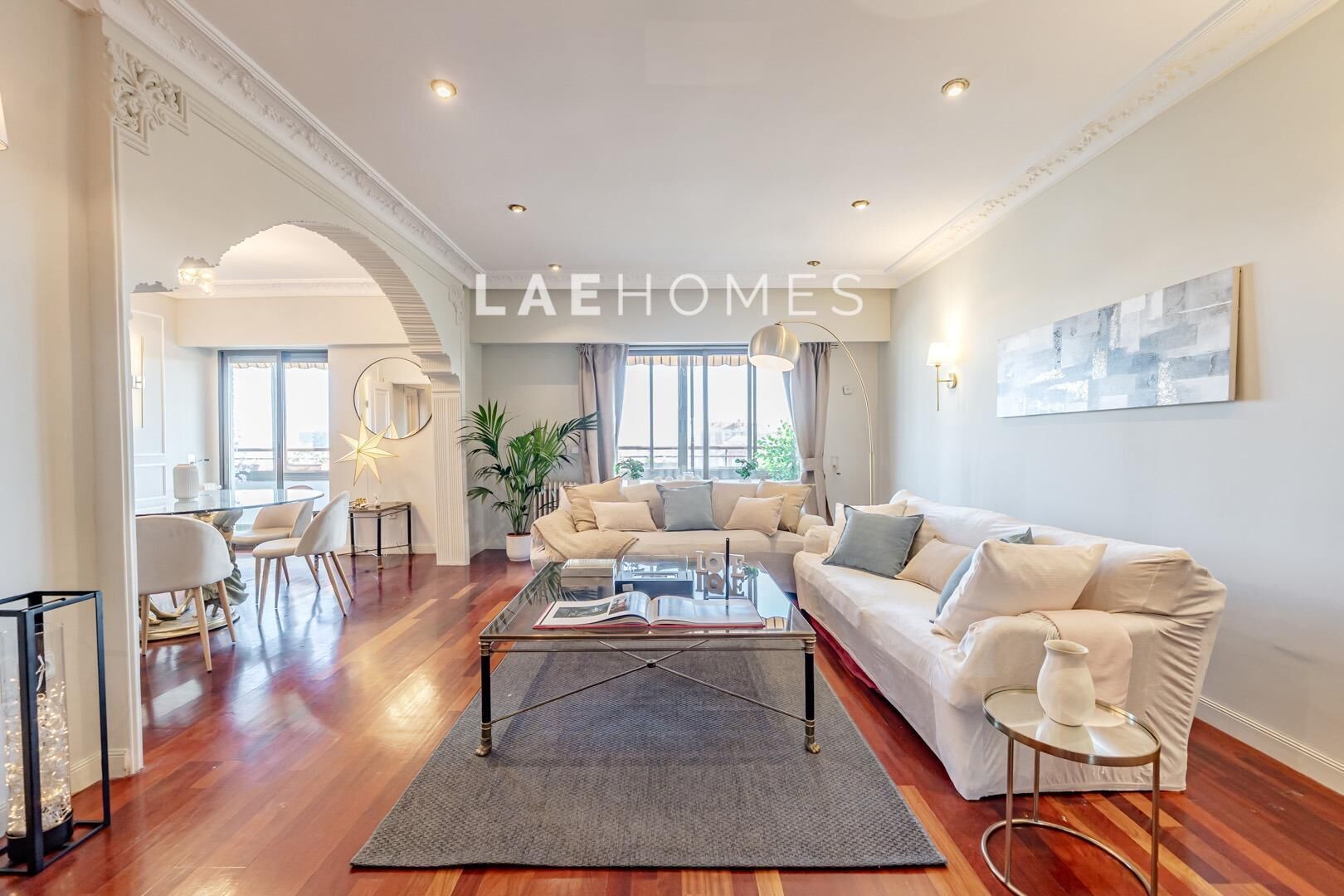 Living room of Flat for sale in  Madrid Capital  with Heating, Parquet flooring and Community pool