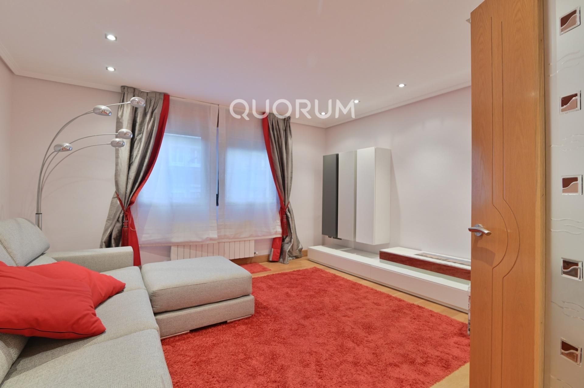 Sala de estar de Piso en venta en Bilbao  con Calefacción y Parquet