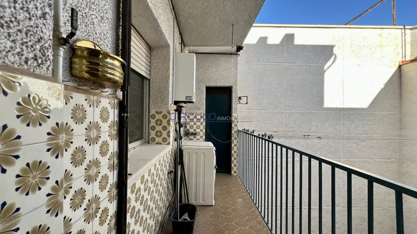 Außenansicht von Wohnung zum Verkauf in Lorca mit Terrasse, Abstellraum und Balkon