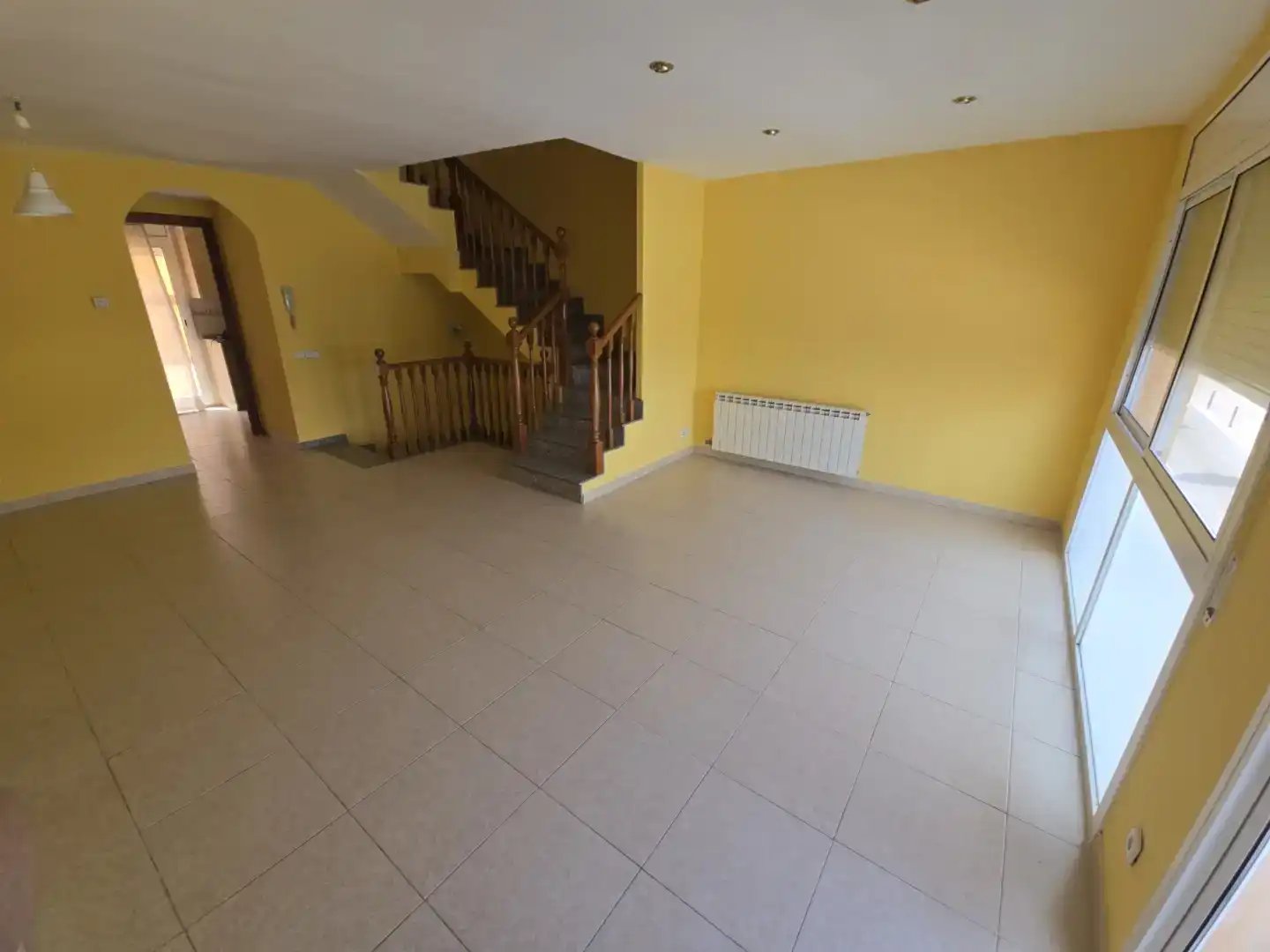 Einfamilien-Reihenhaus zum Verkauf in Mataró mit Klimaanlage und Balkon