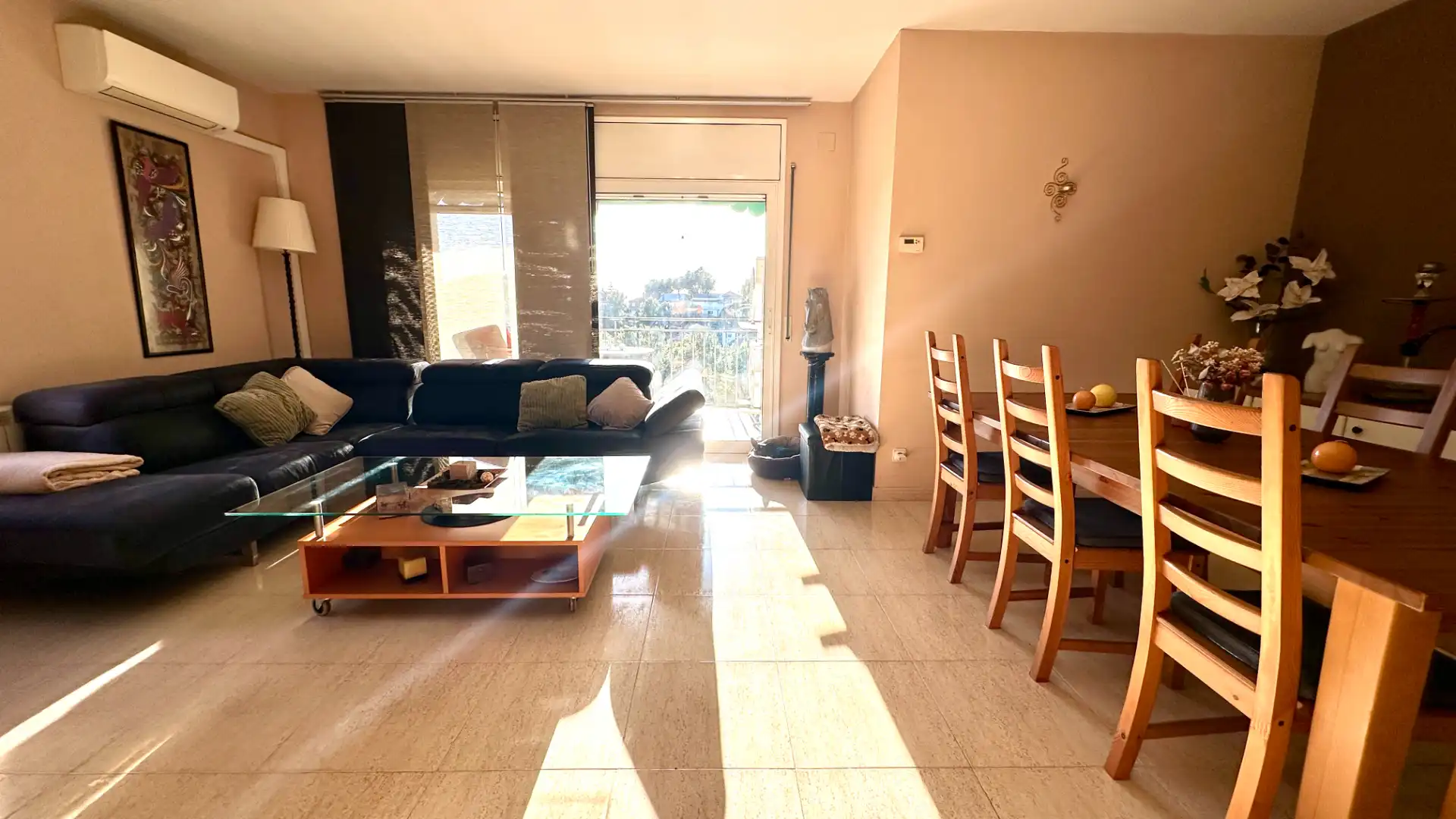 Sala d'estar de Casa o xalet en venda en Rubí amb Aire condicionat, Calefacció i Jardí privat