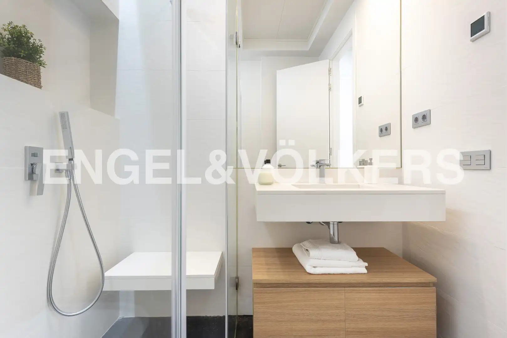 Baño de Apartamento de alquiler en Madrid con Aire acondicionado, Calefacción y Amueblado