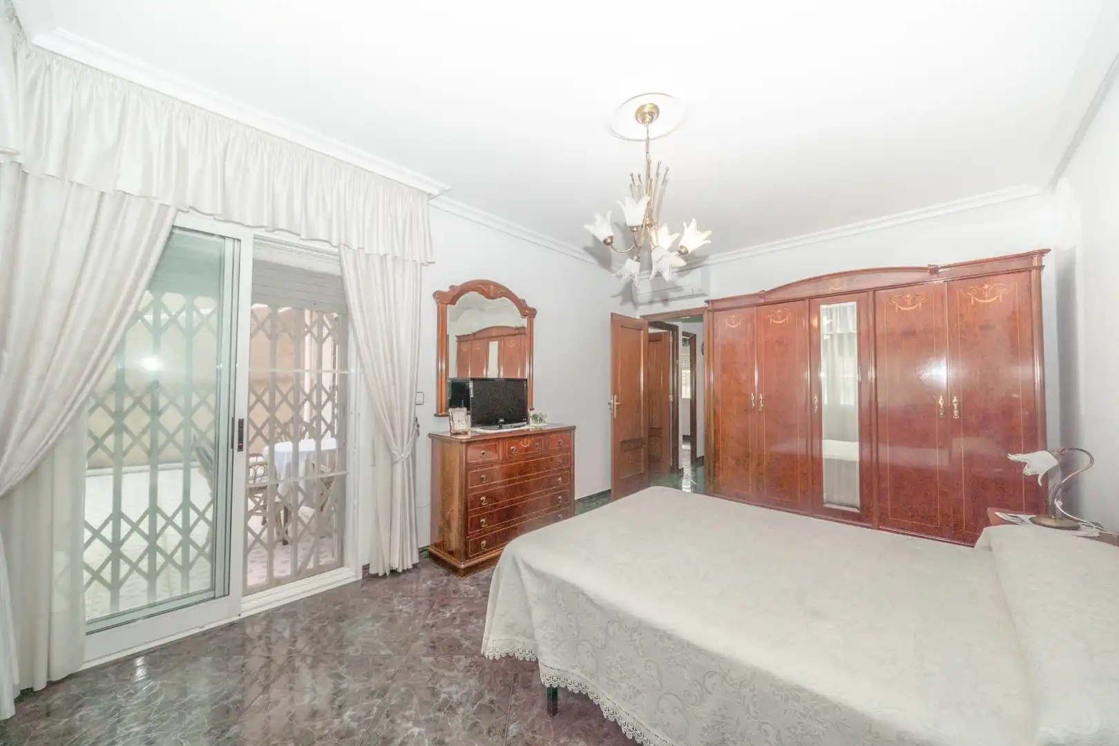 Dormitori de Casa adosada en venda en San Pedro del Pinatar amb Aire condicionat, Jardí privat i Terrassa