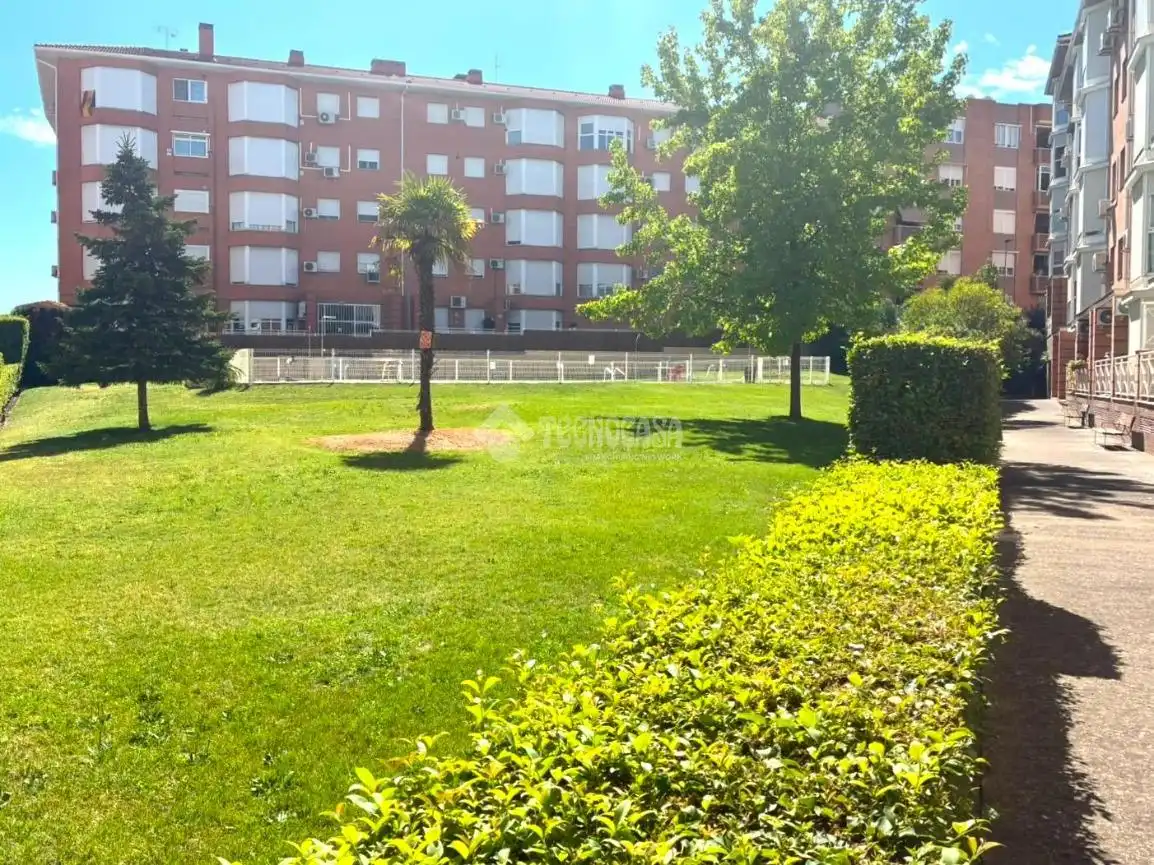 Vista exterior de Piso en venta en Arganda del Rey con Piscina comunitaria