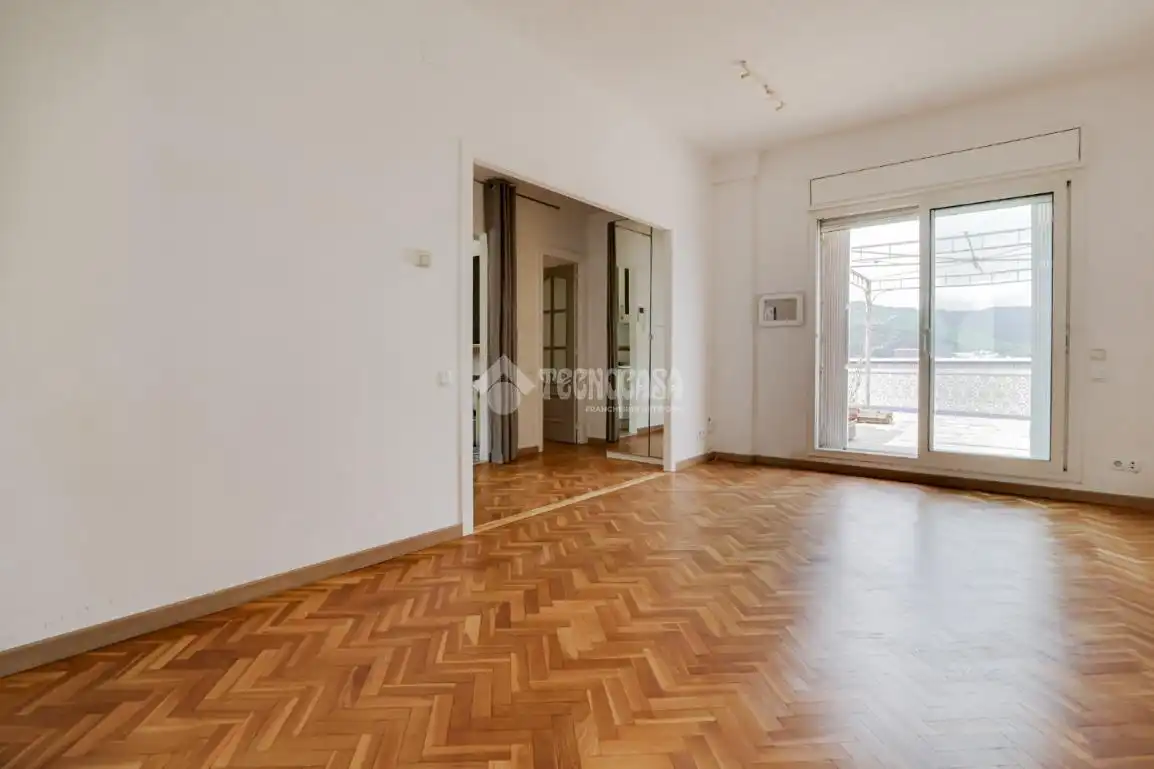 Sala de estar de Piso en venta en Barcelona con Calefacción y Parquet
