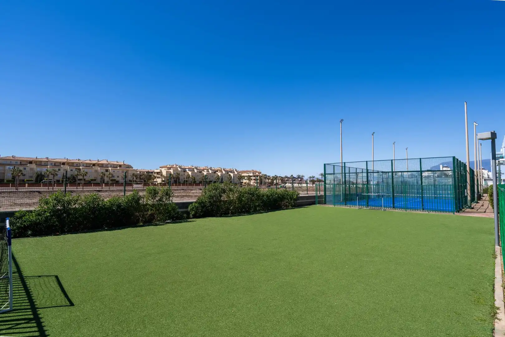 Terrassa de Apartament en venda en Roquetas de Mar amb Aire condicionat, Calefacció i Jardí privat