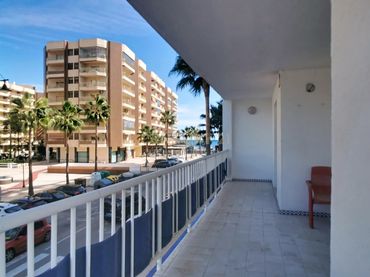Appartement compact avec balcon à vendre à Calle Churruca, Fuengirola, Spain 2