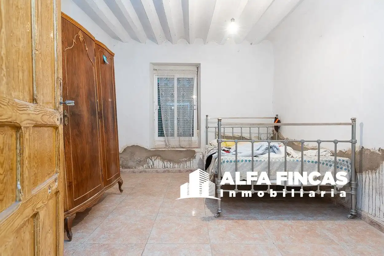 Dormitori de Casa o xalet en venda en El Provencio   amb Jardí privat