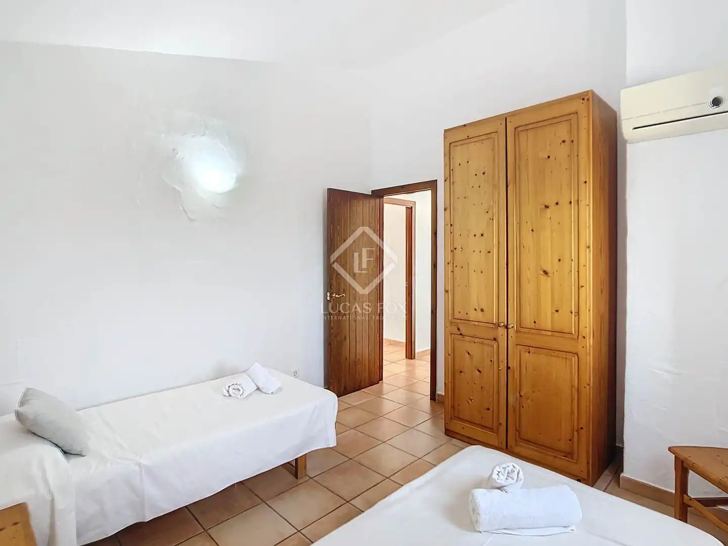 Schlafzimmer von Country house zum Verkauf in Ciutadella de Menorca mit Klimaanlage, Heizung und Privatgarten