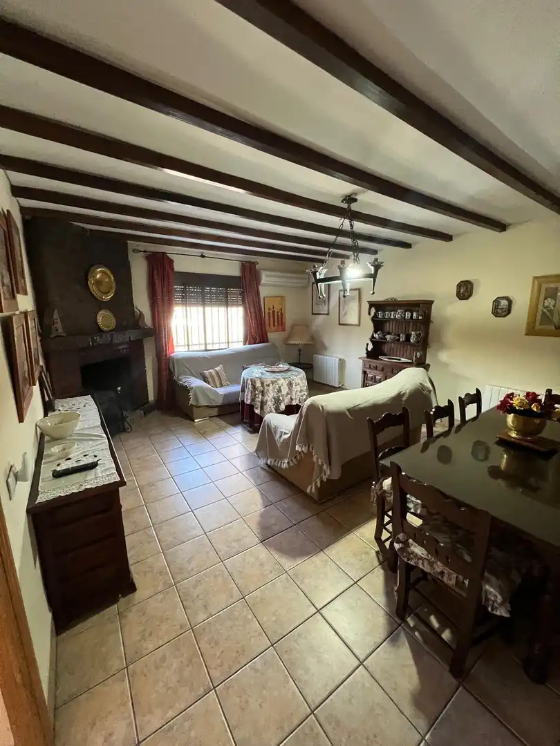 Sala de estar de Casa o chalet de alquiler en Baena con Aire acondicionado, Jardín privado y Terraza
