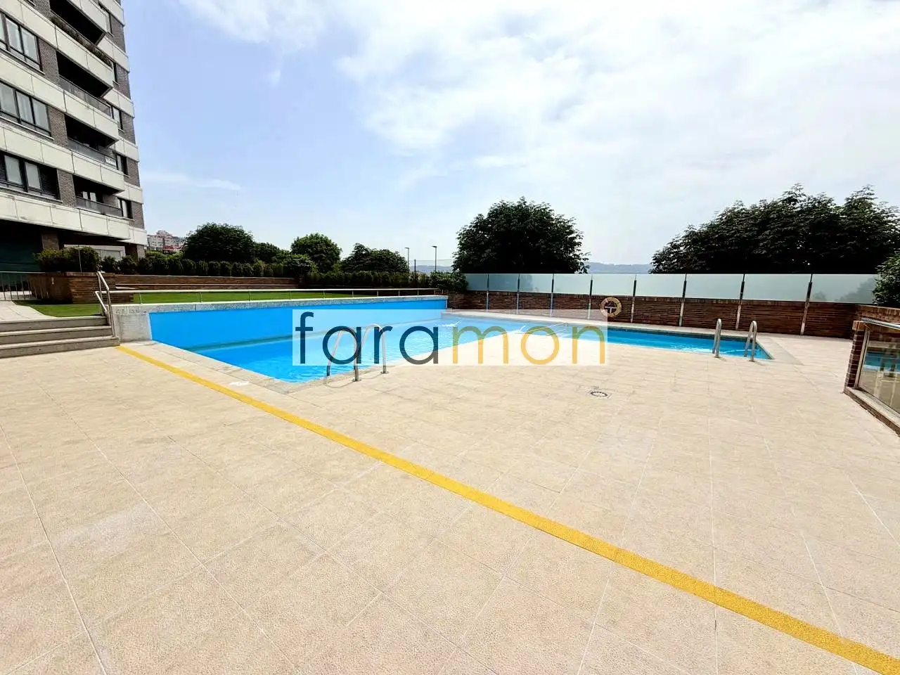 Swimming pool of Flat for rent in Vigo   with Air Conditioner, Heating and Terrace
