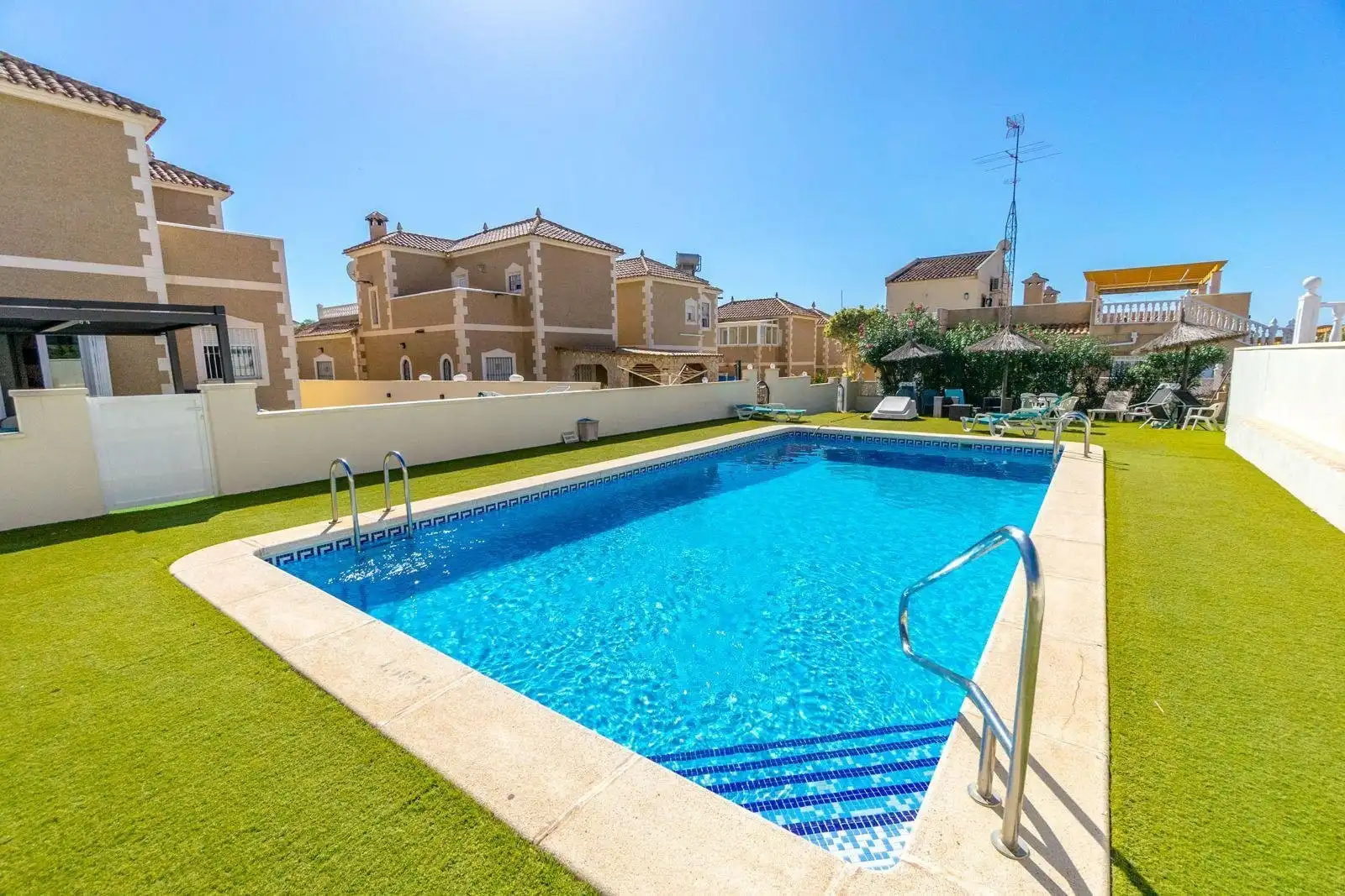 Casa rústica amb jardí en venda a San Miguel de Salinas, imagen 2