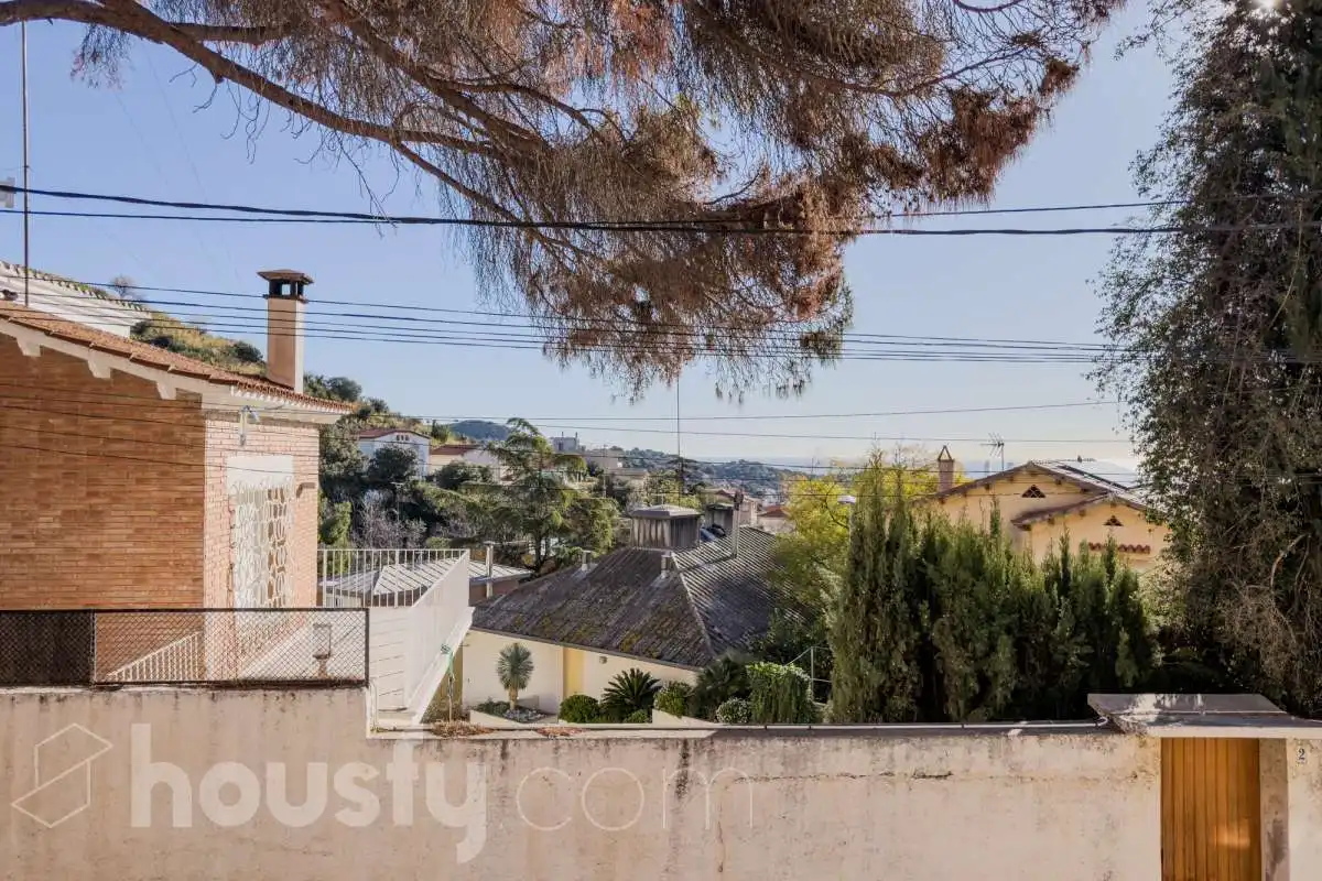 Vista exterior de Casa o chalet en venta en Barcelona con Aire acondicionado, Calefacción y Jardín privado