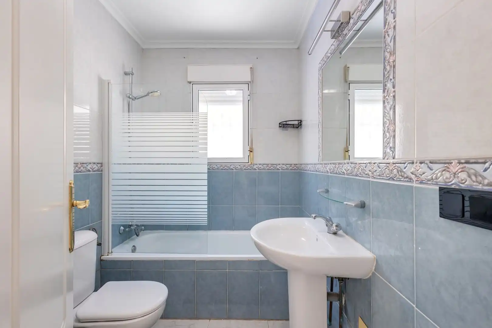 Badezimmer von Haus oder Chalet zur Miete in San Miguel de Salinas mit Klimaanlage, Heizung und Privatgarten